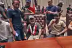 Pendukung Ulama Ternama Irak Duduki Parlemen
