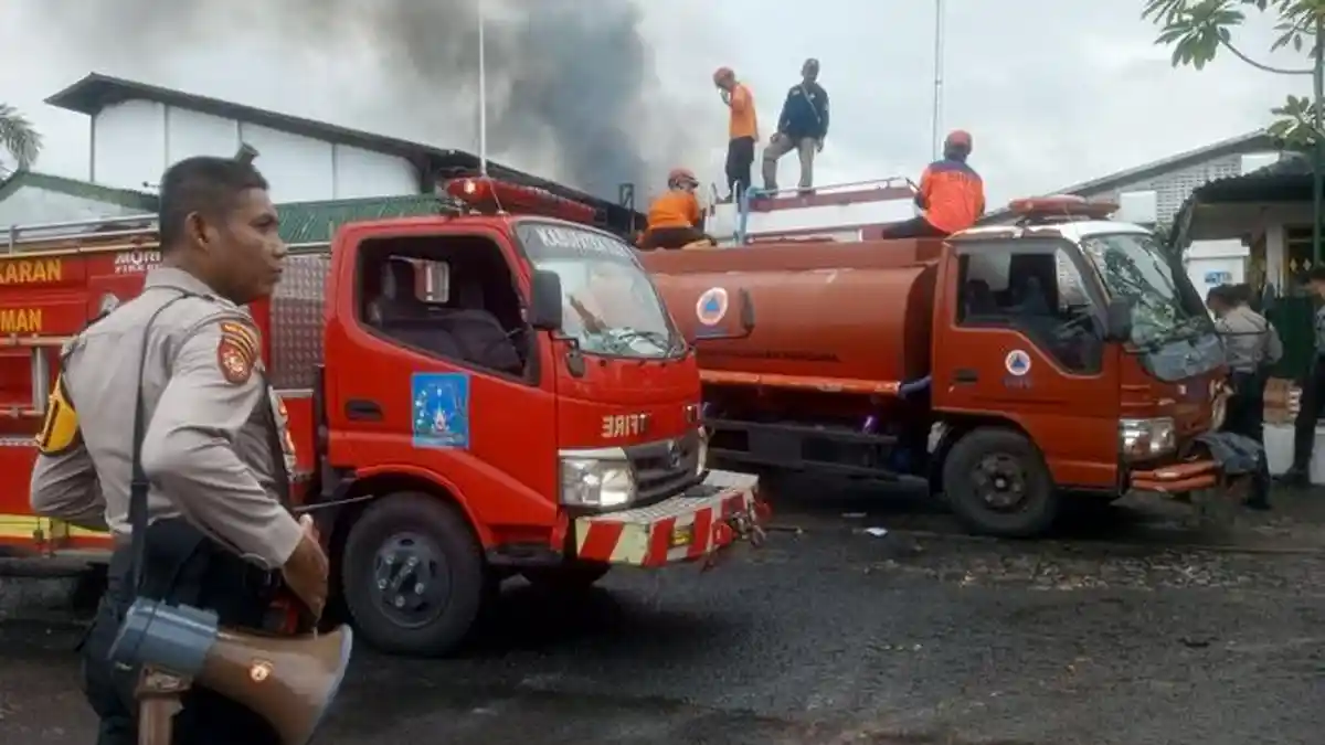 Kebakaran Pabrik Garmen Ngaglik Sleman,  7 Jam Api Belum Padam 