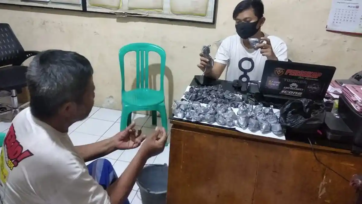 Simpan 29 Bungkus Bubuk Mercon, Warga Kedungwuni Pekalongan Diamankan Polisi. Dikenakan Wajib Lapor