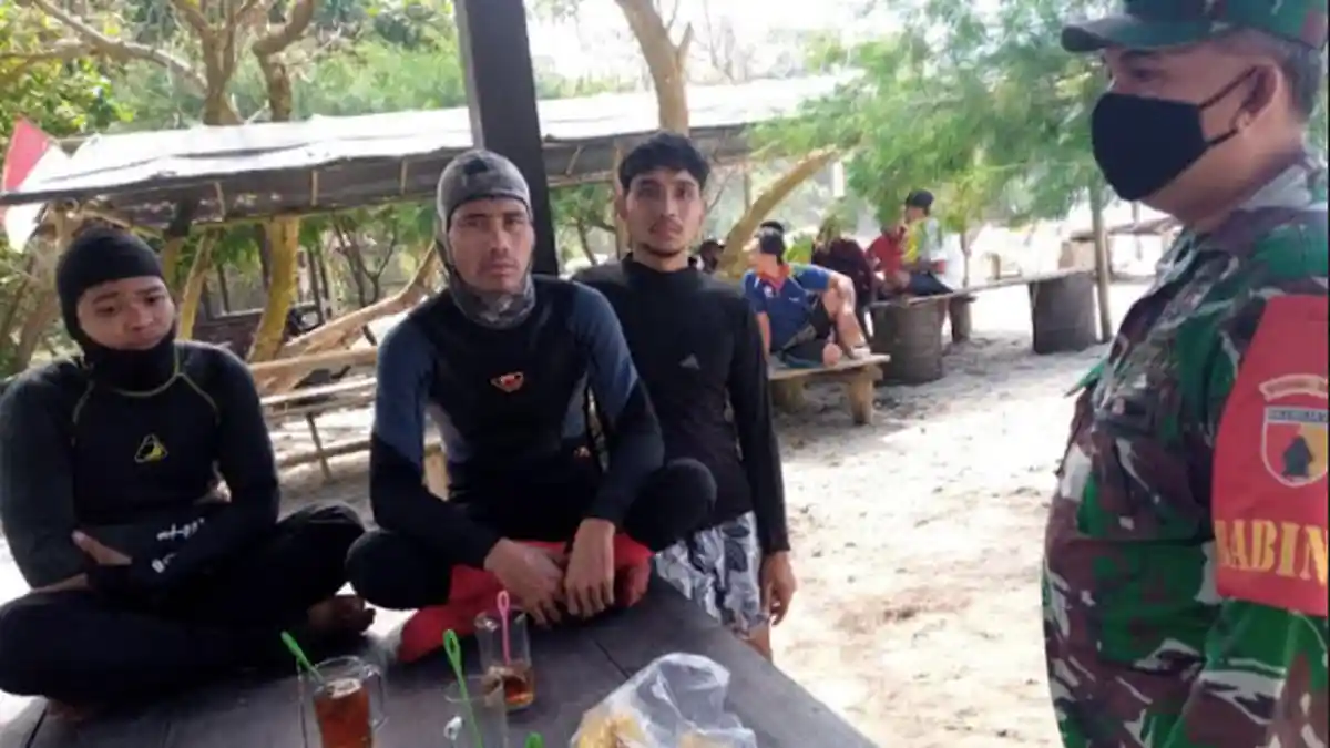 BREAKING NEWS Kapal Nelayan Trenggalek Pecah, 3 Terdampar di Tulungagung, 2 Orang Hilang