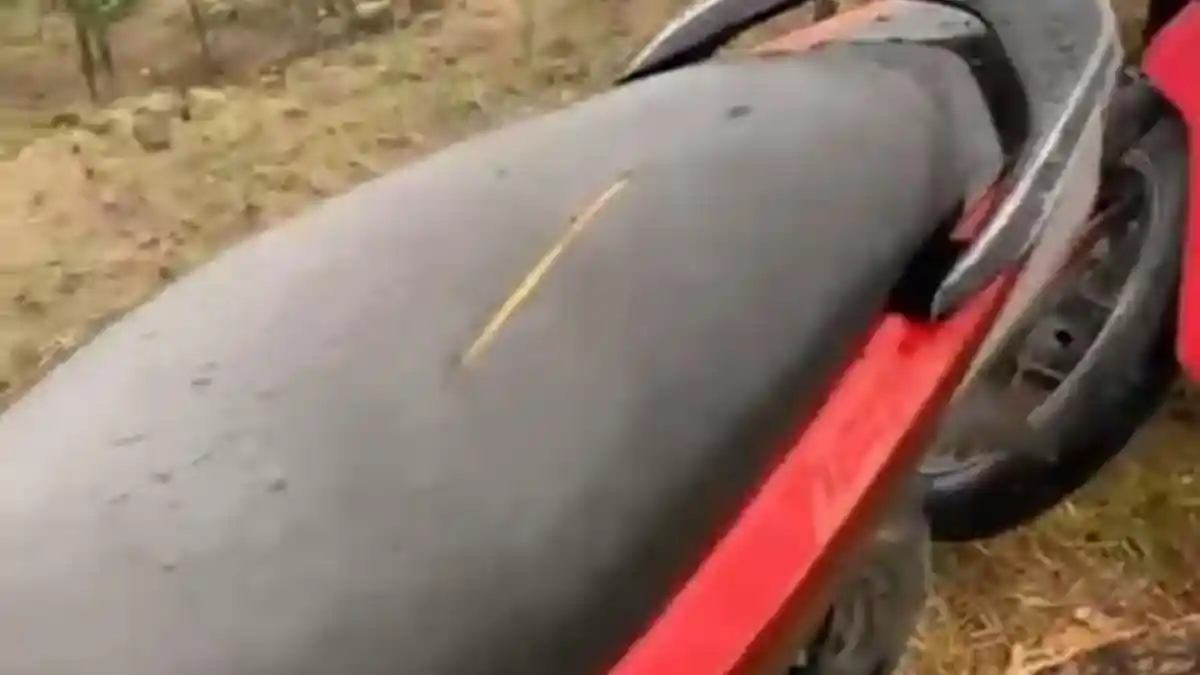 Jok Motor Pengunjung Bukit Sigitung Majene Dirusak OTK dengan Cara Disayat, Lima Helm Hilang