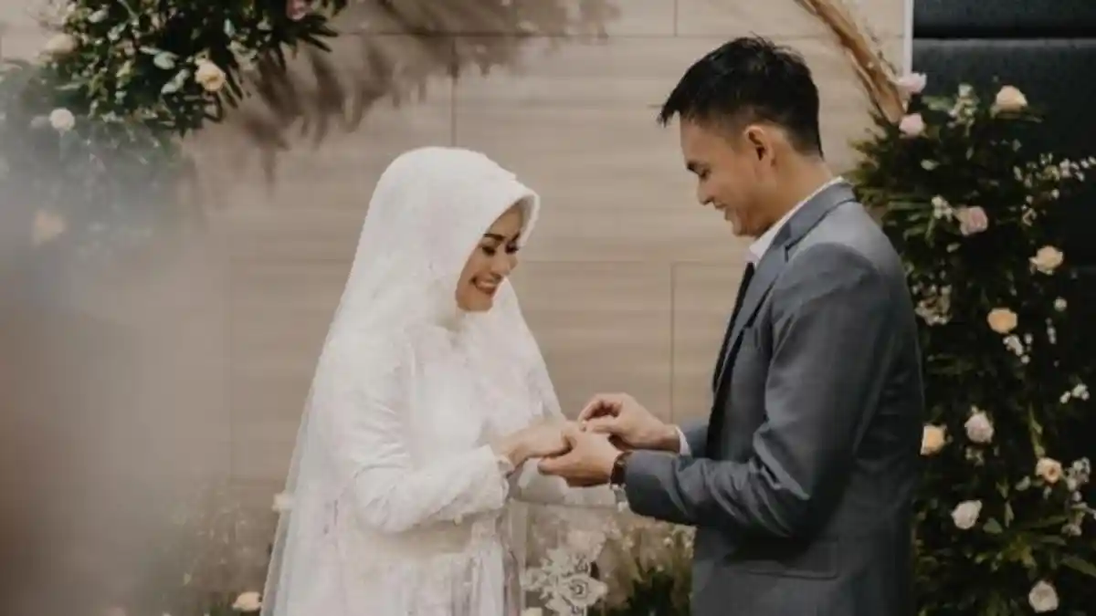 Akhiri 14 Tahun Status Janda, Ikke Nurjanah Menikah dengan Karlie Fu, Intip Foto Kebahagiaan Mereka