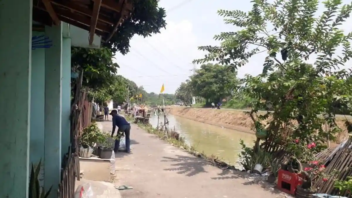 Kecewa Rumah Bakal Digusur, Warga Sukadana 1 Kota Serang Pasang Bendera Setengah Tiang
