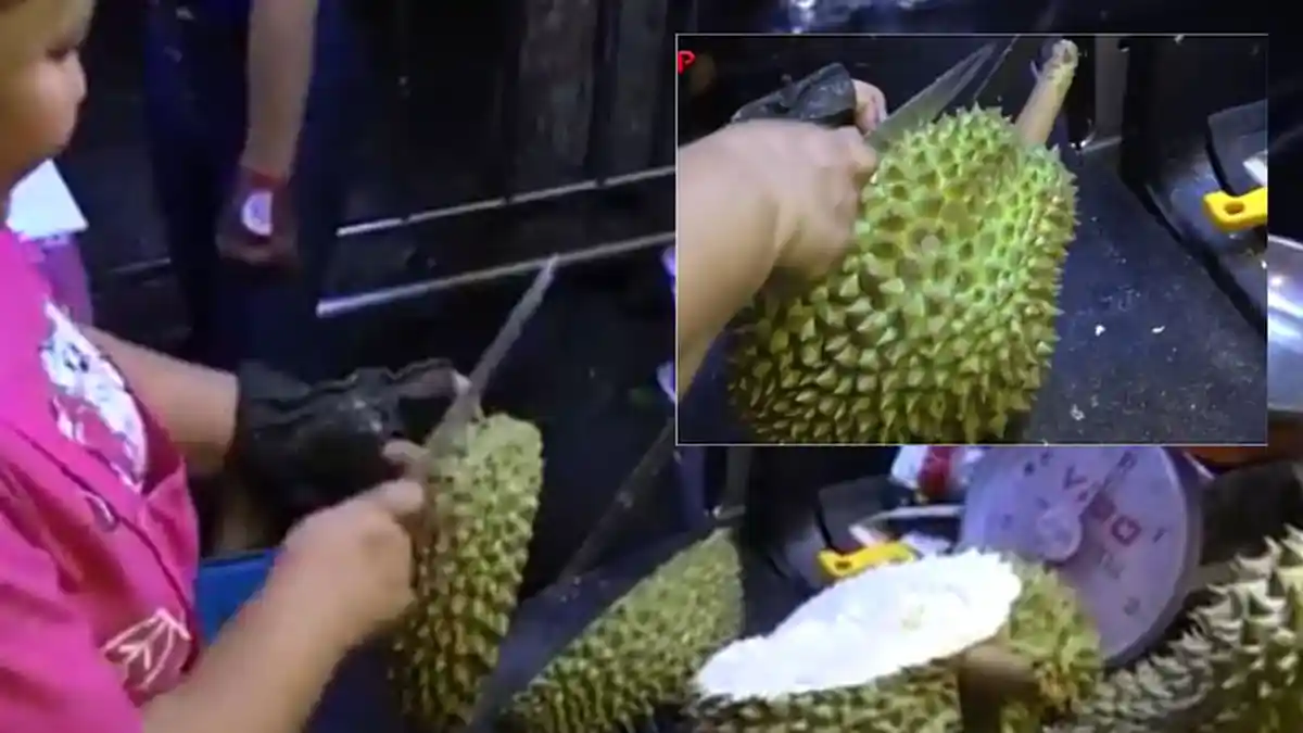 VIDEO: Cara Wanita Ini Membelah Durian Tak Lazim, Bikin Pembeli Kagum