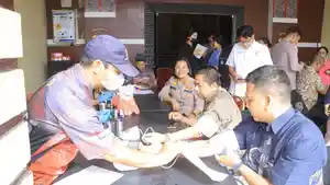 Rina-tarigan-tampung-80-kantong-donor-darah.jpg