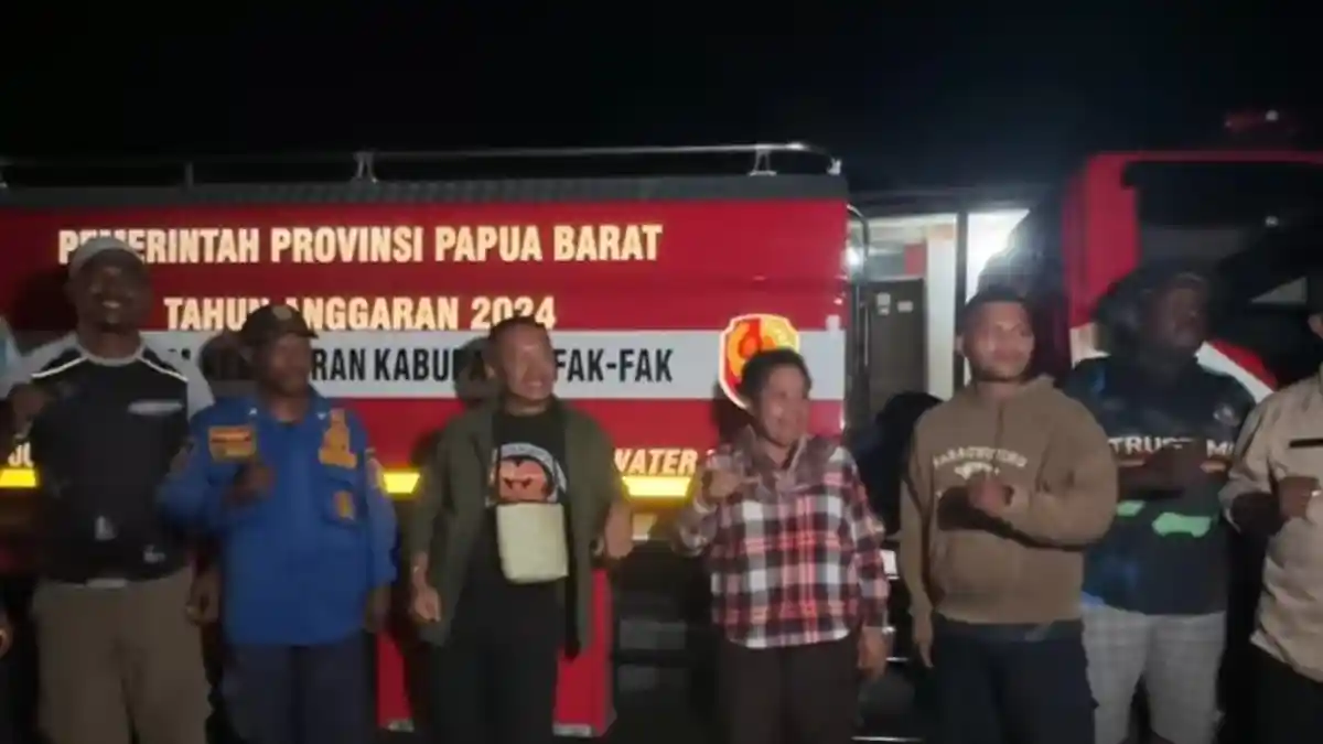 Pemkab Fakfak Kerahkan Tiga Mobil Damkar ke Distrik Bomberai
