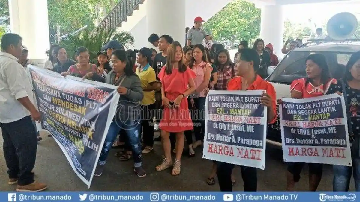 Massa Geruduk Kantor Gubernur, Suarakan Aspirasi Pelantikan Bupati E2L