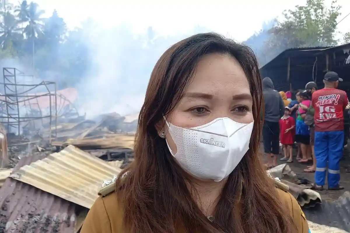 Camat Dimembe Ansye Dengah Pantau Pasar Tatelu Minut Sulawesi Utara yang Terbakar hingga Pagi