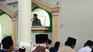 20250606_wabup-sorong-jadi-khatib.jpg