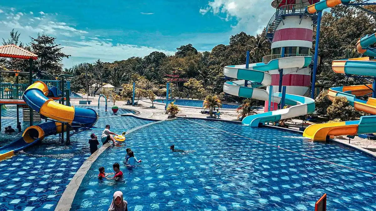 Rayakan Libur Lebaran di Pasirpadi Bay Waterpark, Seru-Seruan Explore Wahana Sepuasnya