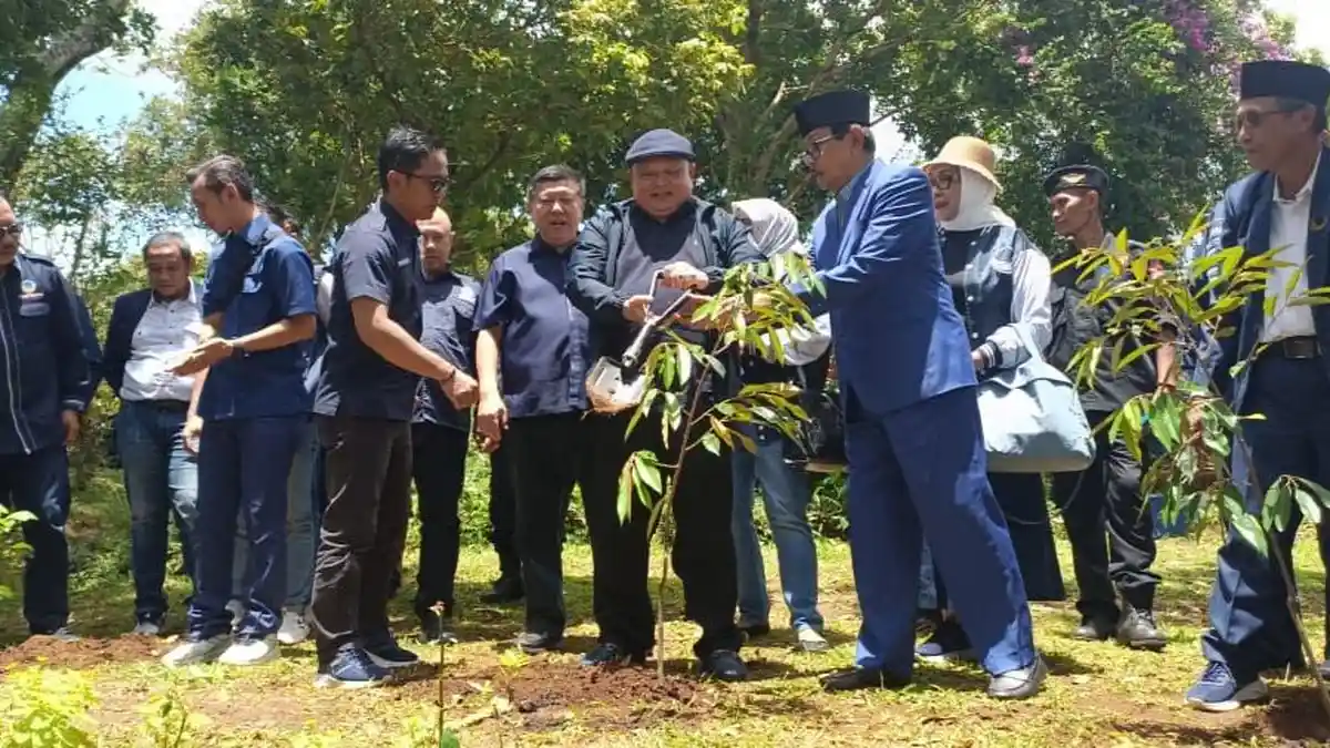 Kemah Restorasi di Jember, Sekjen Nasdem Minta Kader Berinteraksi dengan Alam