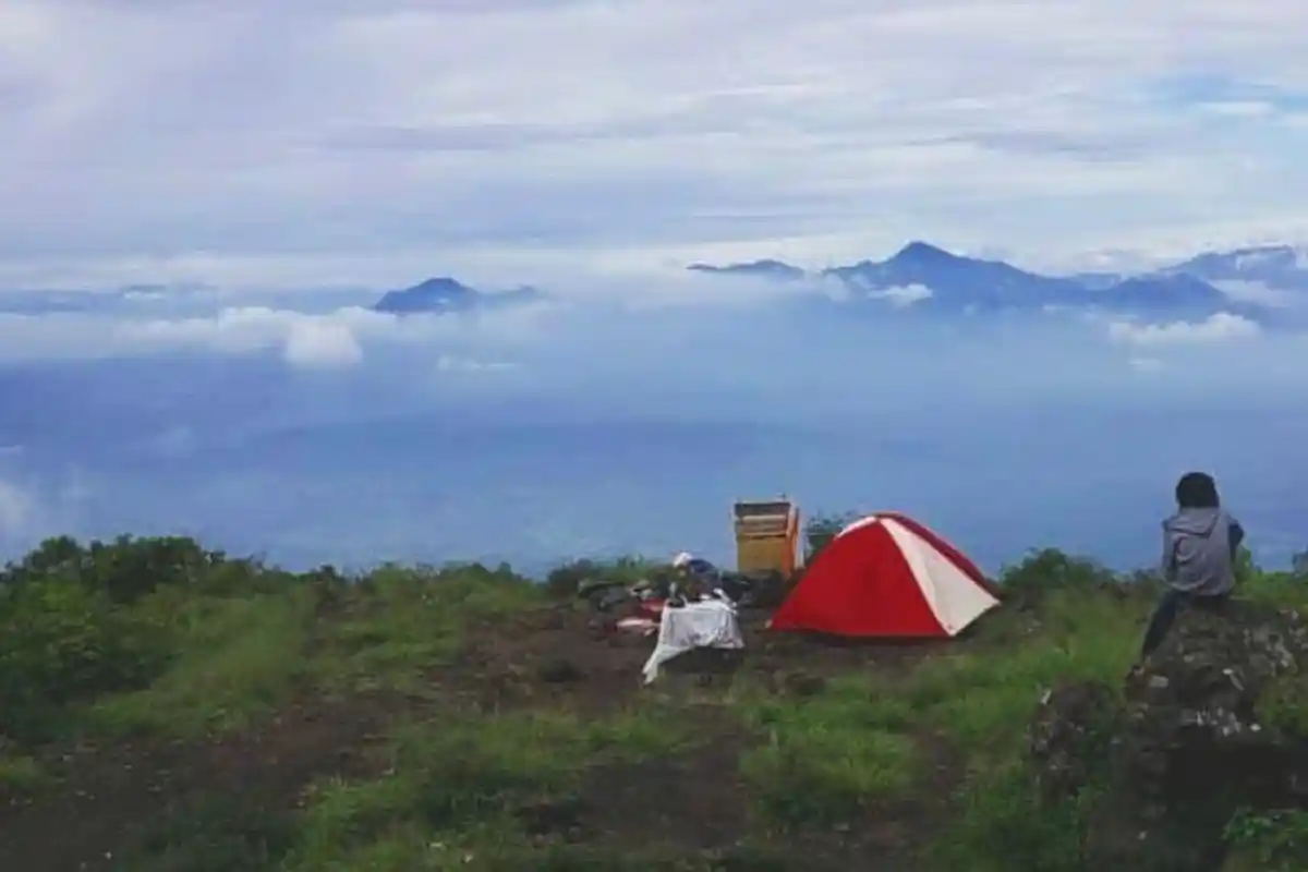 Suka Mendaki? 2 Gunung di Sumedang dengan View Indah Ini Cocok untuk Pendaki dan Camping