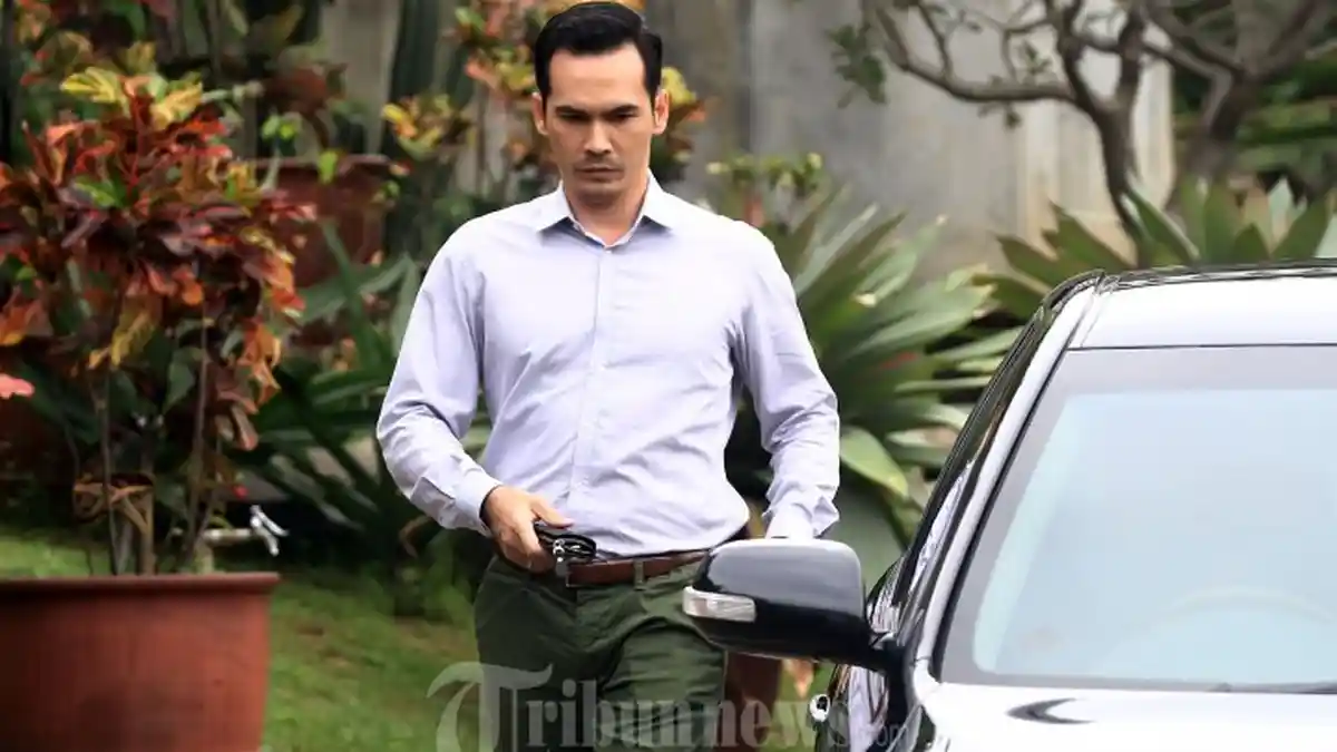 Foto Masa Muda Atalarik ini Disebut Tanda Dia Gay, Perhatikan Benda di Bagian Itunya