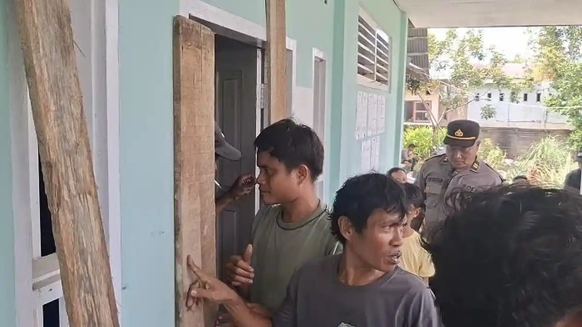 Bukan Kantor, Warga Hanya Menyegel Ruang Kepala Desa Sigenti Parigi Moutong