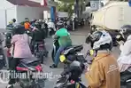 Antrean-kendaraan-md-PertalitdBBM-ndi-Sumatera-Barat.jpg