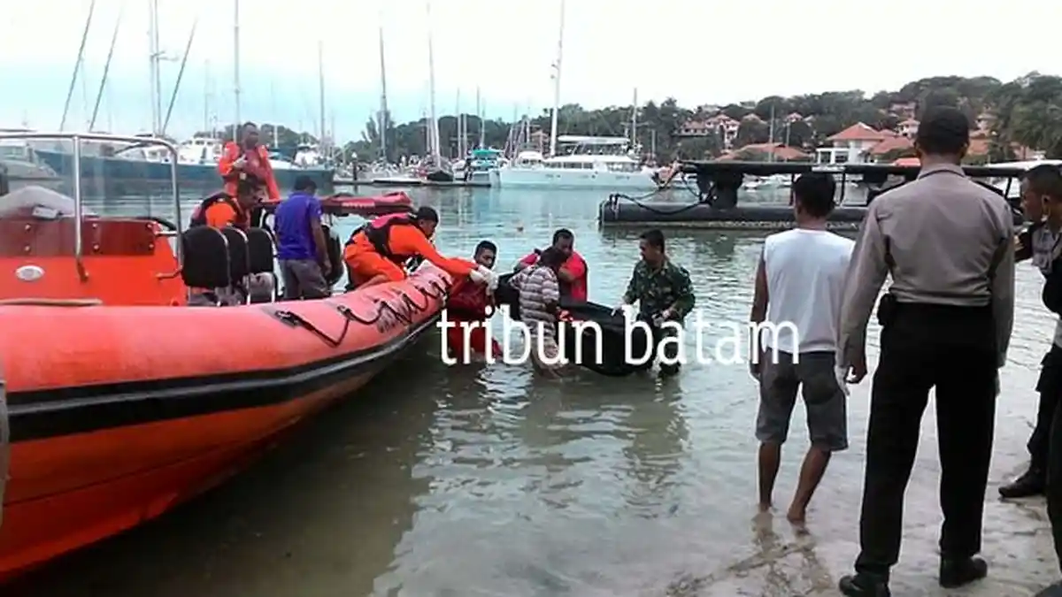 Kapal Pengangkut TKI Ilegal Kehabisan Minyak, Terdampar di Perairan Bintan