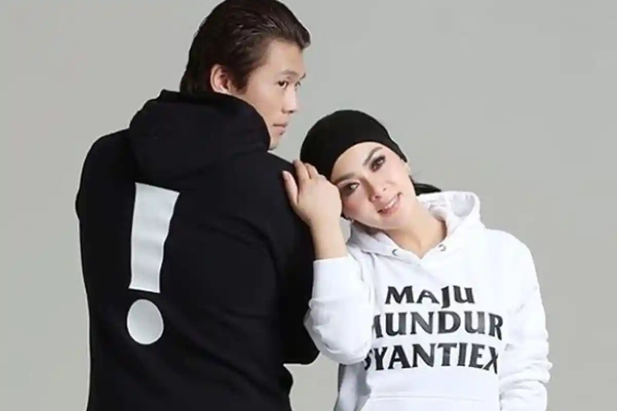 Drama Tangan Syahrini Tertusuk Serpihan Kayu, Panik hingga Tak Nafsu Makan, Reino 'Sindir' Sikapnya