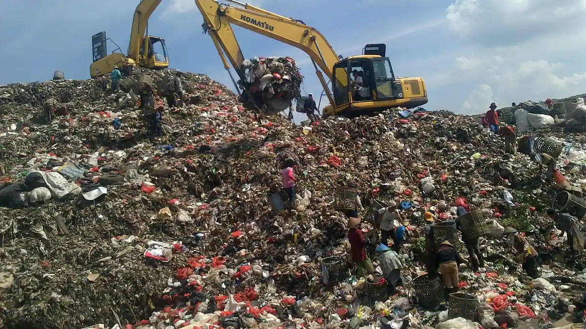 Yusril Nilai Ahok Keliru soal TPST Bantar Gebang