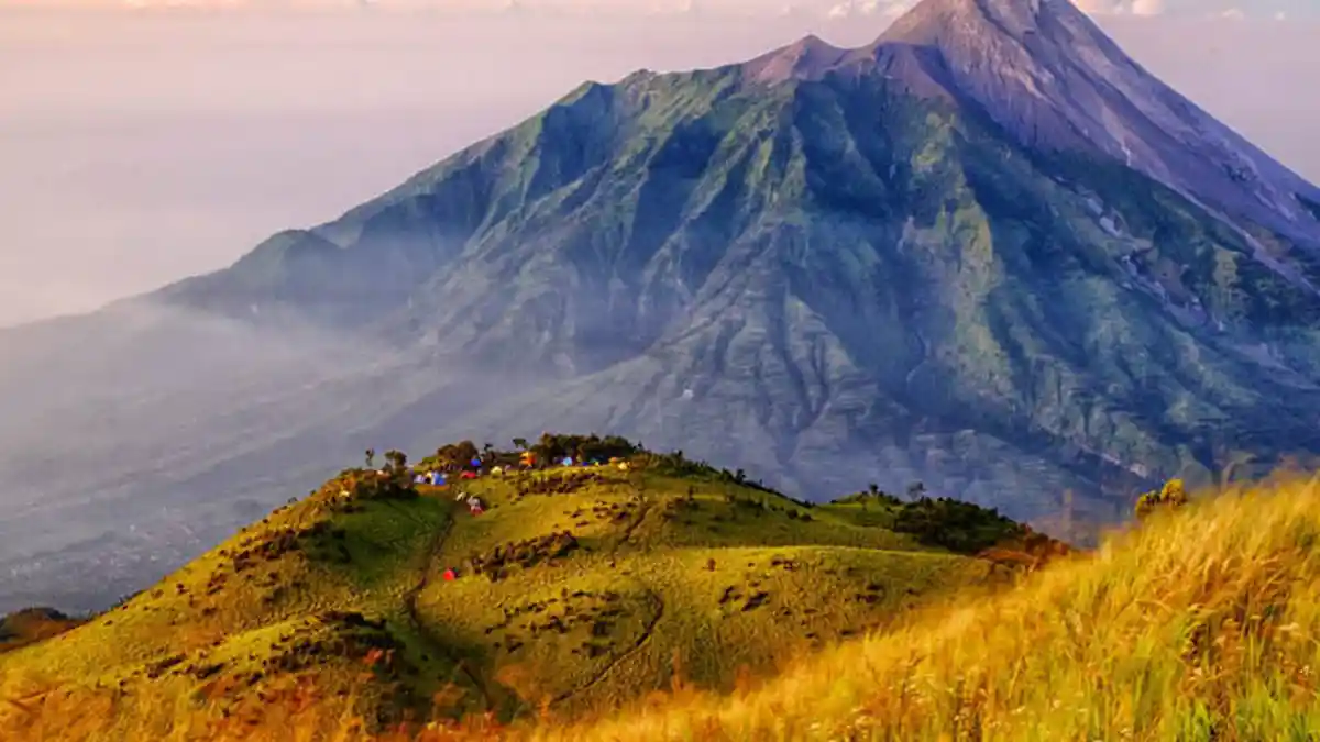 Pendaki Gunung Merbabu Dilarang Bawa Barang Ini Lagi Meski Ukurannya Kecil