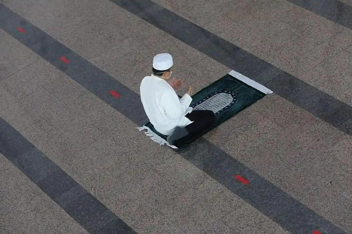 Bacaan Dzikir serta Doa Sesudah Sholat Fardhu 5 Waktu: Isya, Subuh, Dzuhur, Ashar, Magrib