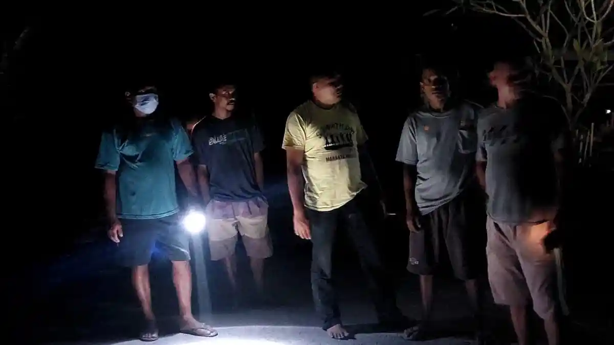 Waspada Pencurian, Para Pemuda Siaga di Kebun Pasca Warga Mengungsi