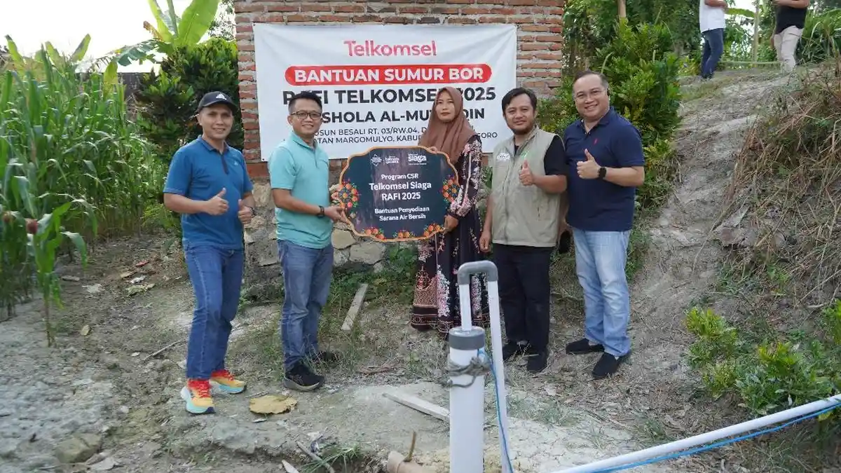 Telkomsel Salurkan CSR Bantuan Sumur Air Bersih di Bojonegoro