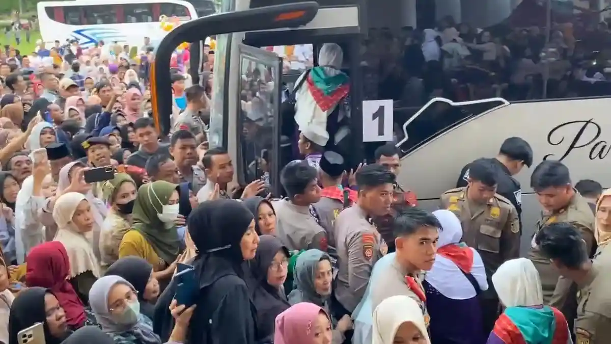 280 JCH di Polman Berangkat ke Tanah Suci, Pengantar Membludak Desak-desakan