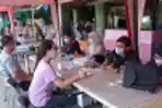 Tes Swab PCR Massal Omicron Pedagang Tangerang