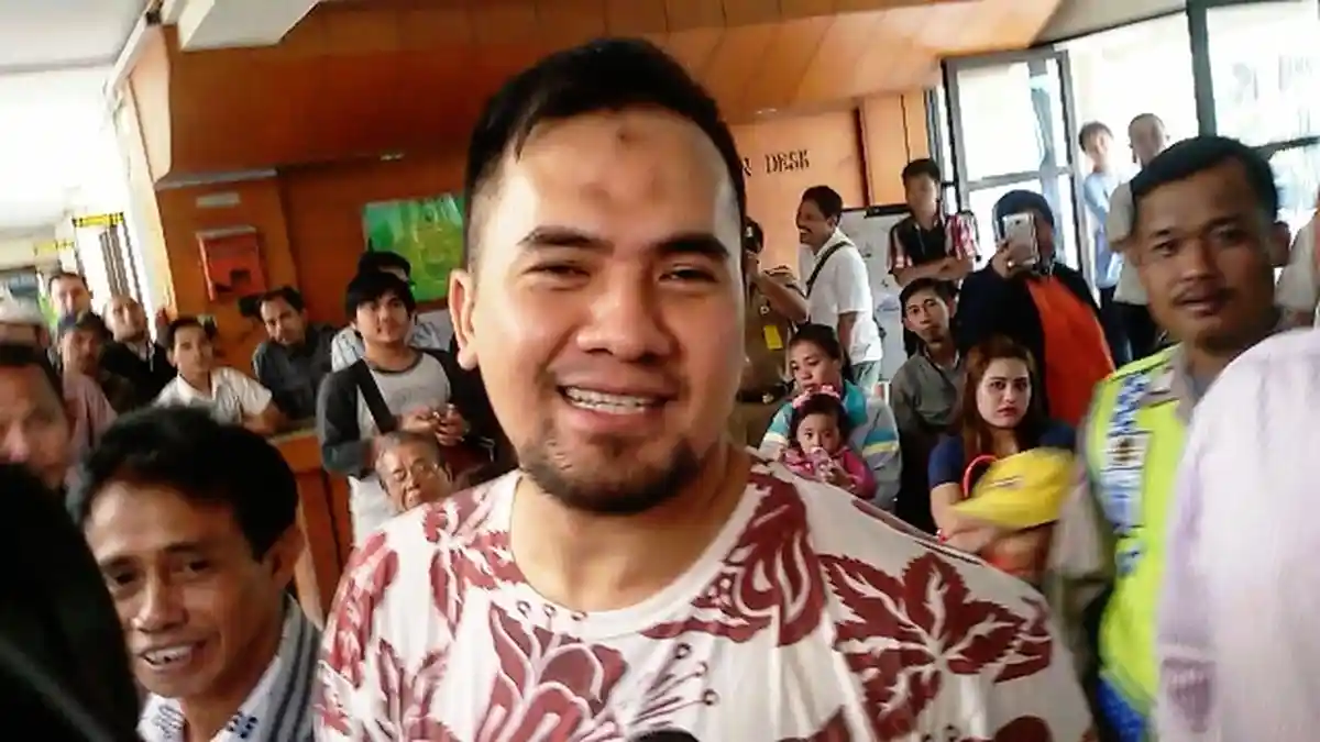 Saipul Jamil Santap Makanan Sisa Berbuka Puasa Saat Sahur