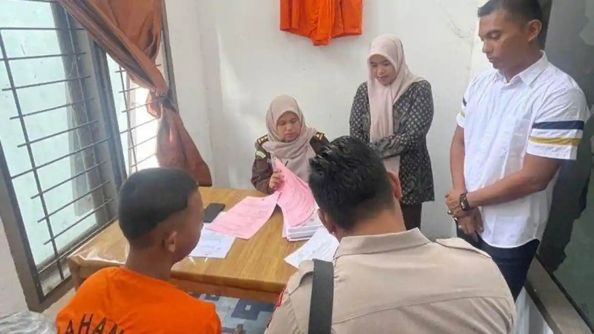 Dinyatakan Lengkap, Polres Pidie Serahkan Tersangka Pembunuhan Pedagang Ayam ke Kejari Pidie