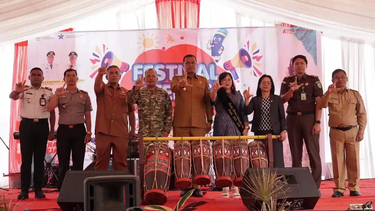 Bunda Literasi Kecamatan Dikukuhkan di Pembukaan Festival Literasi Toba 2026