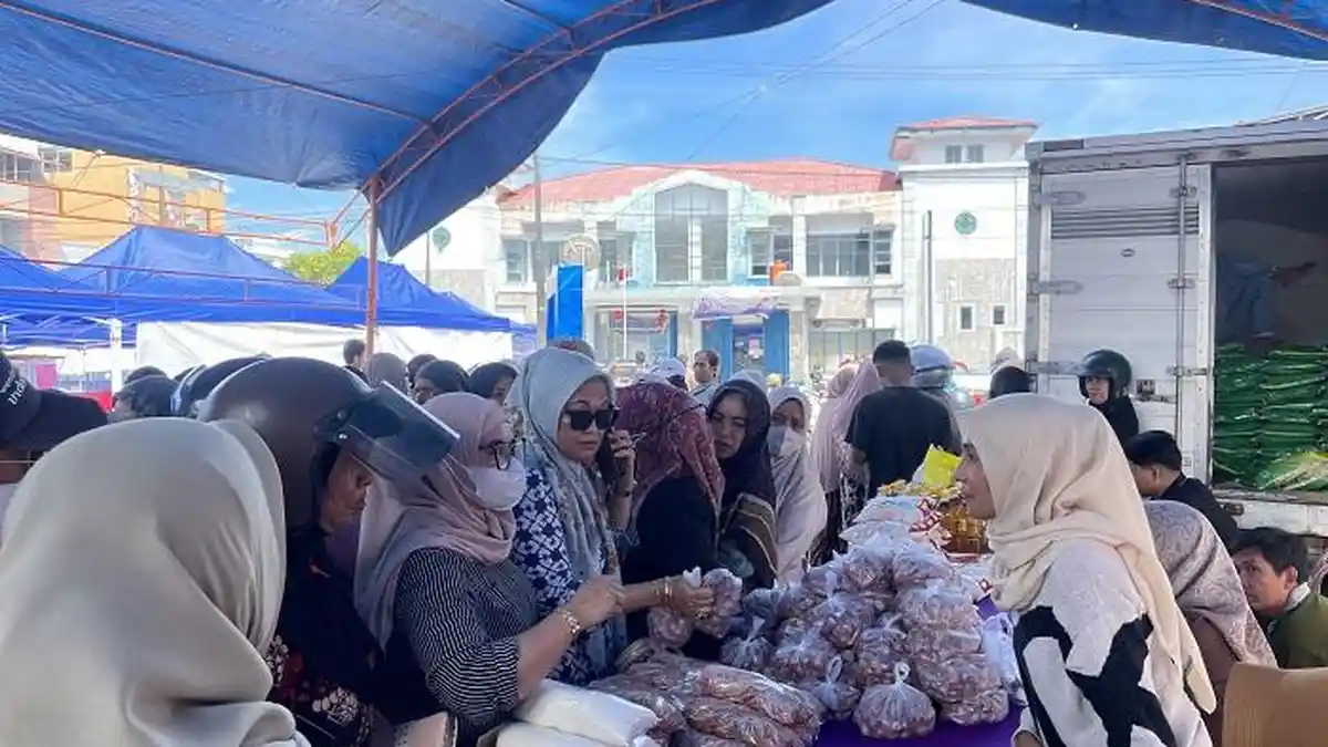 Gerakan Pangan Murah di Donggala Diserbu, Emak-emak Rela Antre Sejak Siang