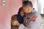 Tangis Haru Ibu Muntama Bertemu Ipda Purnomo Saat Memanggul Rongsokan dan Diberi Rezeki Ramadhan