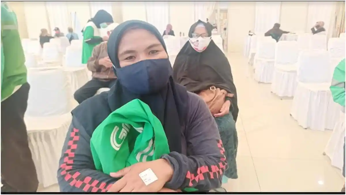 Vaksinasi Ojol di Palembang, Kurniaty Driver Ojek Online: Usai Divaksin Lebih Percaya Diri