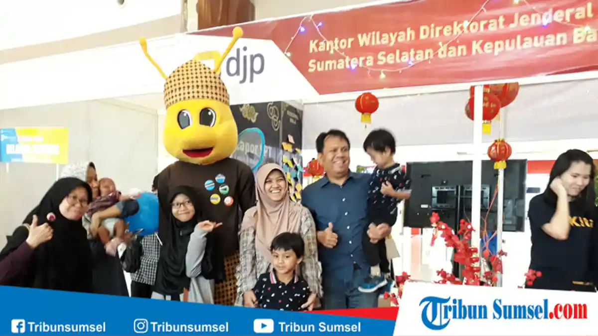 Stand DJP Sumsel Babel Hadir di Festival Imlek, Terima Layanan Ini