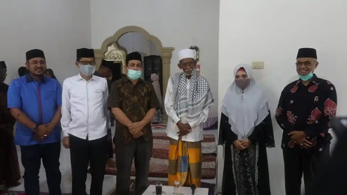 Minta Doa Agar Covid-19 Cepat Berlalu, Dyah Erti Idawati Silaturrahmi dengan Ulama Kharismatik Aceh