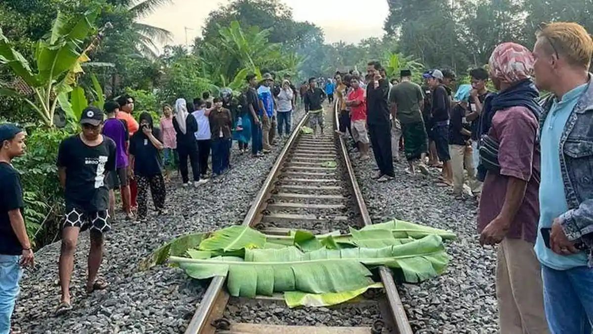 Tubuh Gadis SMA Terseret Kereta Api hingga 200 Meter di Tasikmalaya Setelah Jatuh dari Motor
