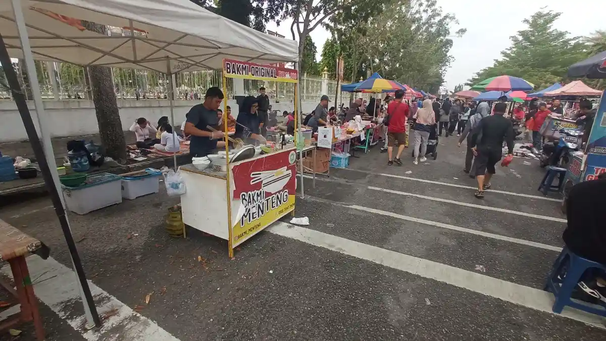FOTO : Pasar CFD Pekanbaru yang Tidak Pernah Sepi Pengunjung - Pasar-CFD-pekanbaru-5.jpg
