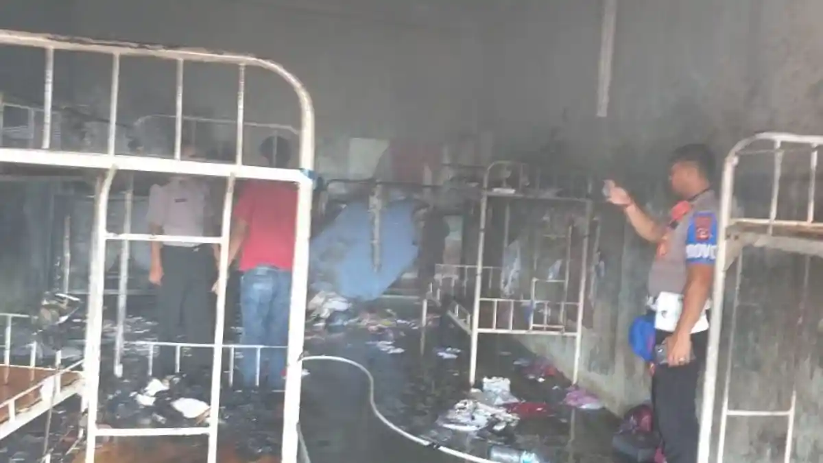 BREAKING NEWS, Kebakaran Asrama Akbid Rangga Husada dan Cafe di Prabumulih, Terjadi Bersamaan