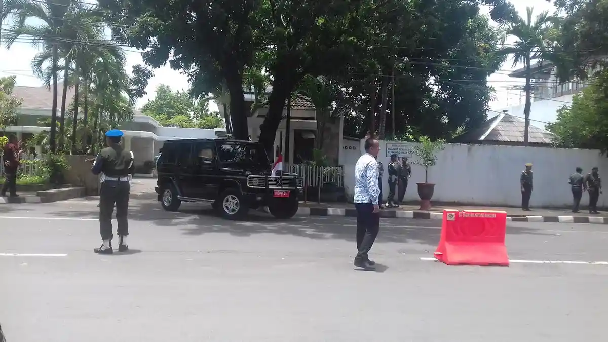 BREAKING NEWS: JK Menuju Lokasi Ujian Promosi Doktor Burhanuddin Andi
