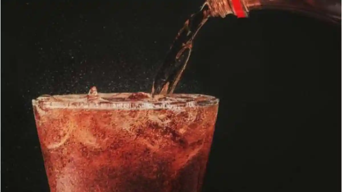 9 Dampak Negatif Bila Terlalu Sering Mengonsumsi Minuman Bersoda
