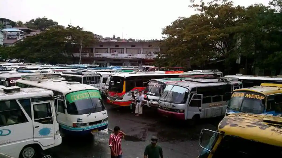 Sore Ini Puncak Kepadatan Penumpang di Terminal Karombasan Manado