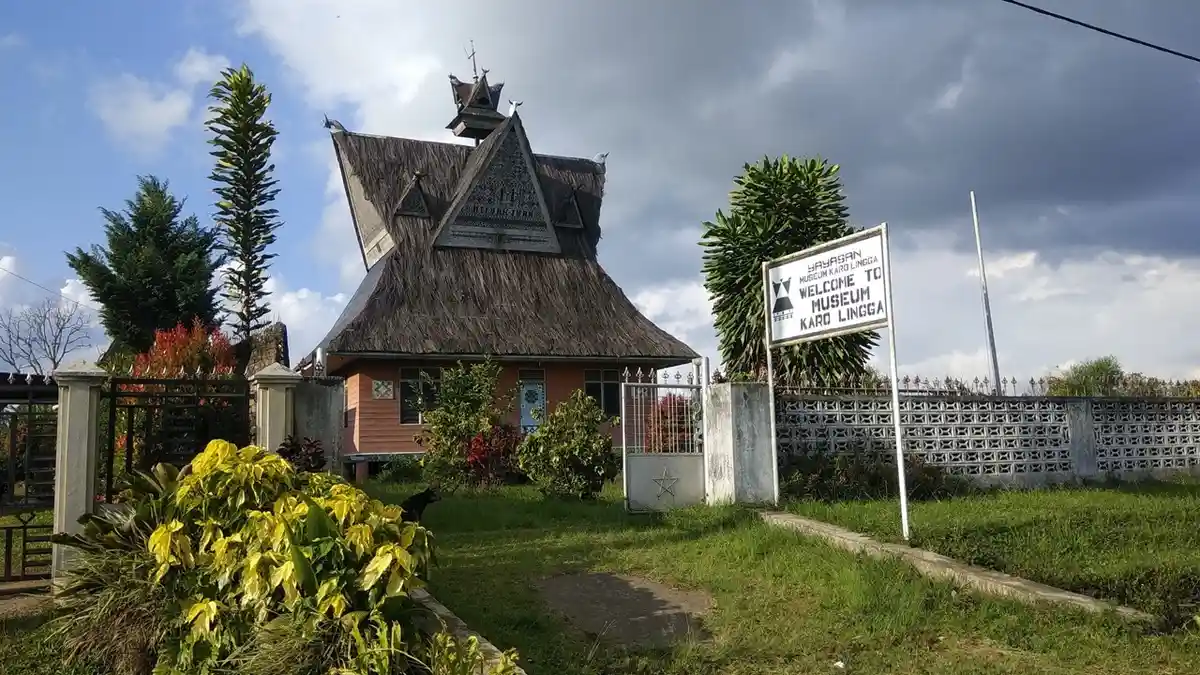 Sejarah dan Makna Dari Bangunan Rumah Adat Karo