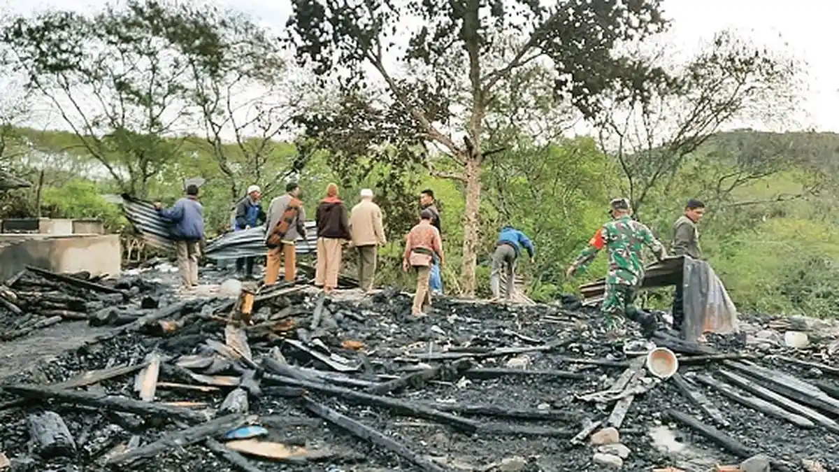 Sembilan Rumah dan Enam Ruko Terbakar