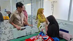 wakil-ketua-DPRA-salihin-bantu-daffin.jpg
