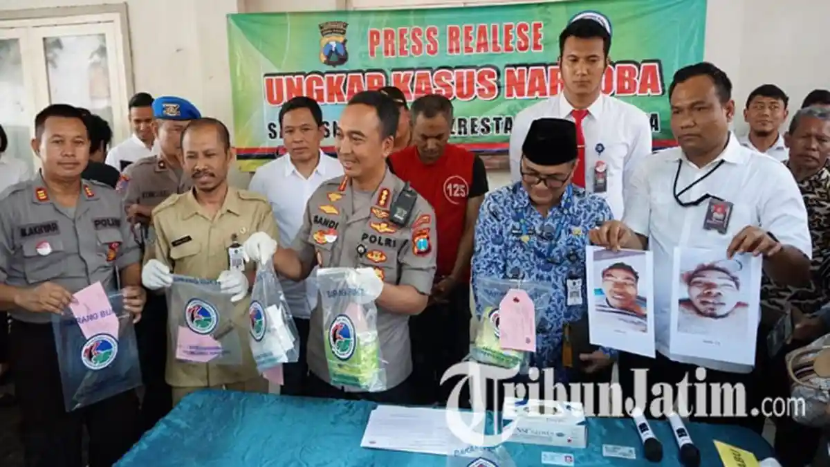 Dua Pemuda Tewas Tergeletak Ditembak Polisi Surabaya, Saat Dikeler Gegara Bawa Sabu di Kemasan Teh