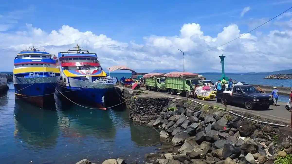 Jelang Natal, Penumpang Kapal di Pelabuhan Manado Mulai Meningkat
