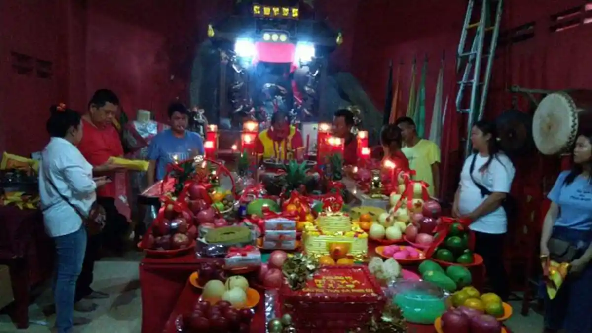 Ulang Tahun ke-8 Kelenteng Pet Ti Ya, Umat Sembahyang Bersama, Barongsai dan Tatung