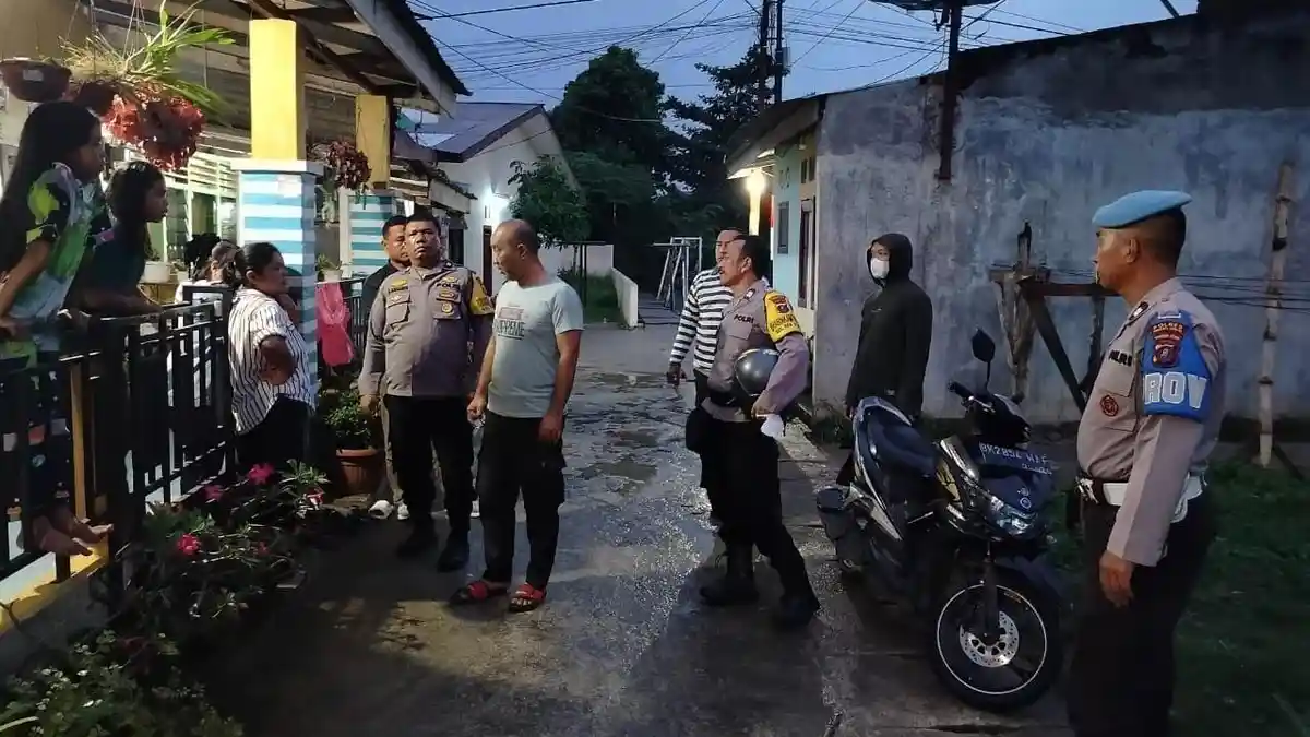 Kabag Ops Polres Siantar Back Up Polda Sumut Penggerebekan Narkoba di Kampung Bajigur