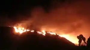 Kebakaran-di-TPA-Terjun-Kelurahan-Paya-Pasir-Kecamatan-Medan-Marelan-terbakar1.jpg